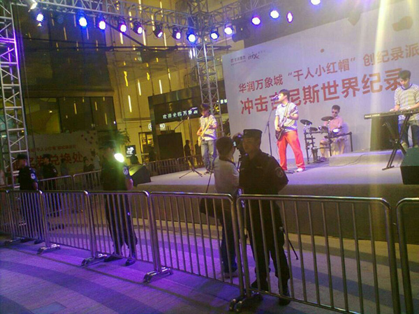 华润万象城千人小红帽活动安保.jpg